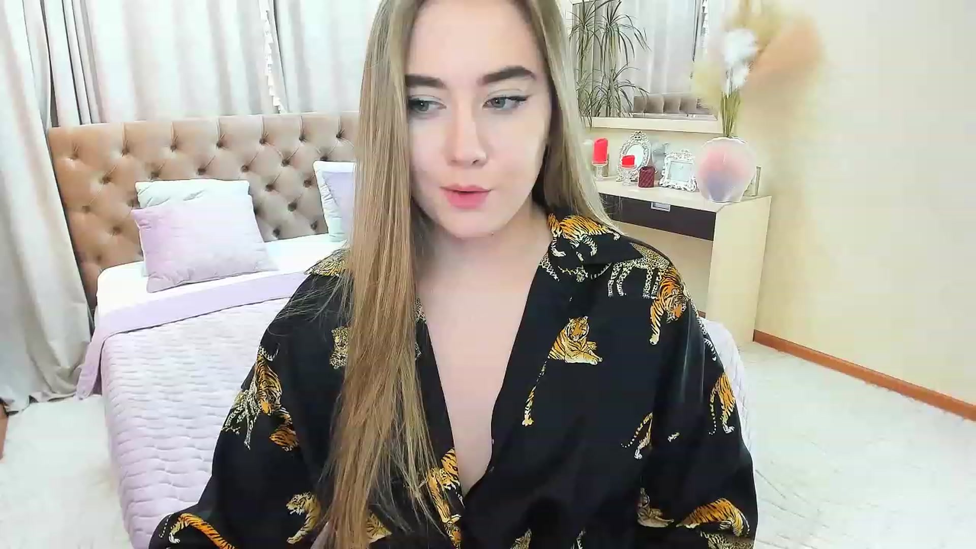 Gallery image thumbnail from Auroraa__'s myfreecams stream on, 11/24/2022, 11:05 image 20 of 20