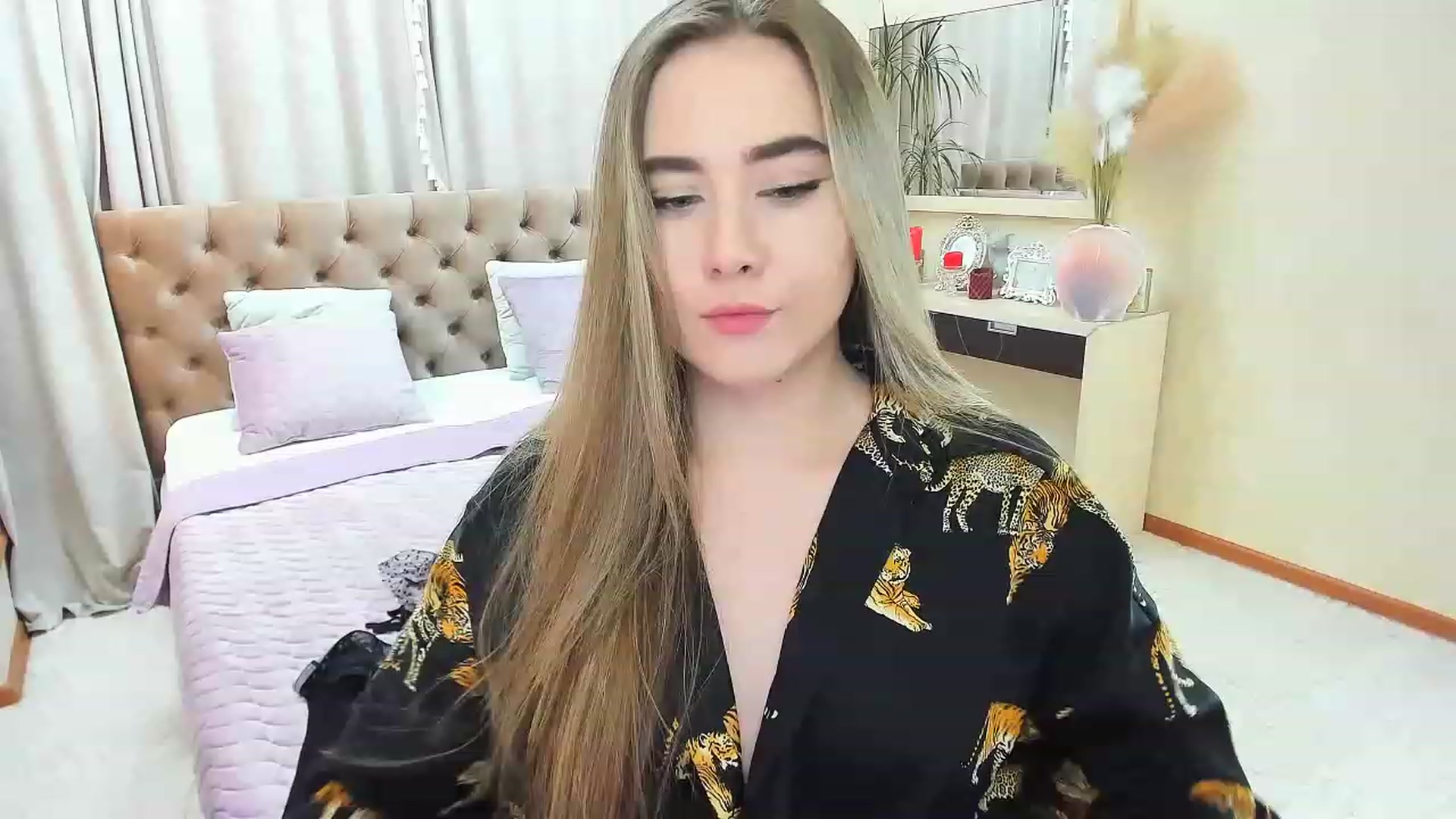 Gallery image thumbnail from Auroraa__'s myfreecams stream on, 11/24/2022, 11:05 image 4 of 20