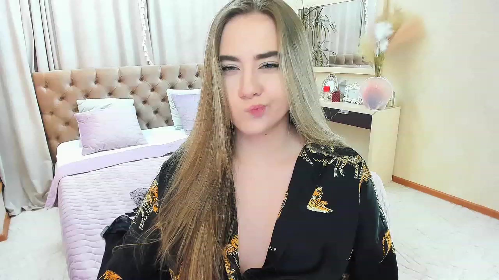 Gallery image thumbnail from Auroraa__'s myfreecams stream on, 11/24/2022, 11:05 image 3 of 20