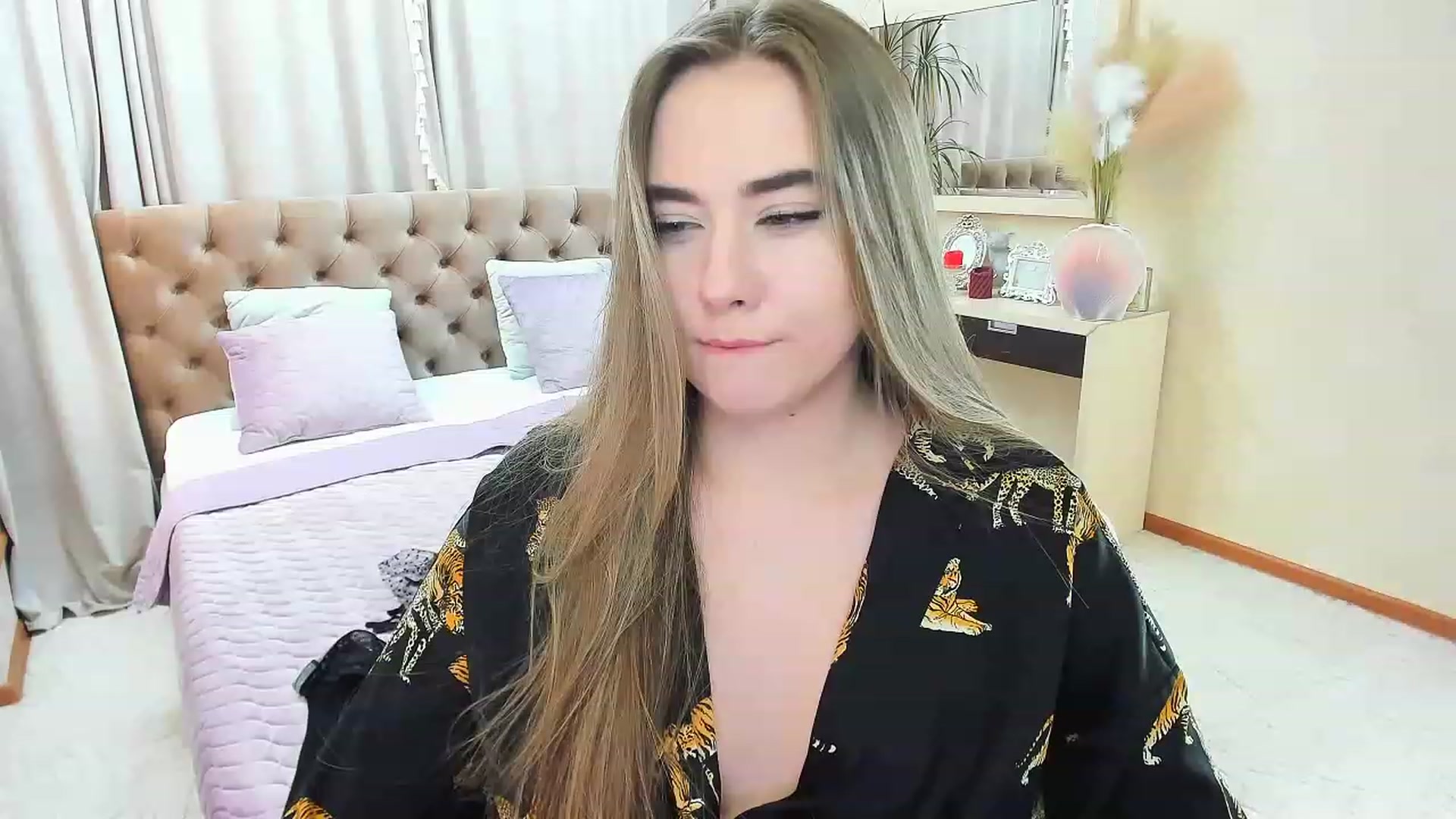 Gallery image thumbnail from Auroraa__'s myfreecams stream on, 11/24/2022, 11:05 image 8 of 20