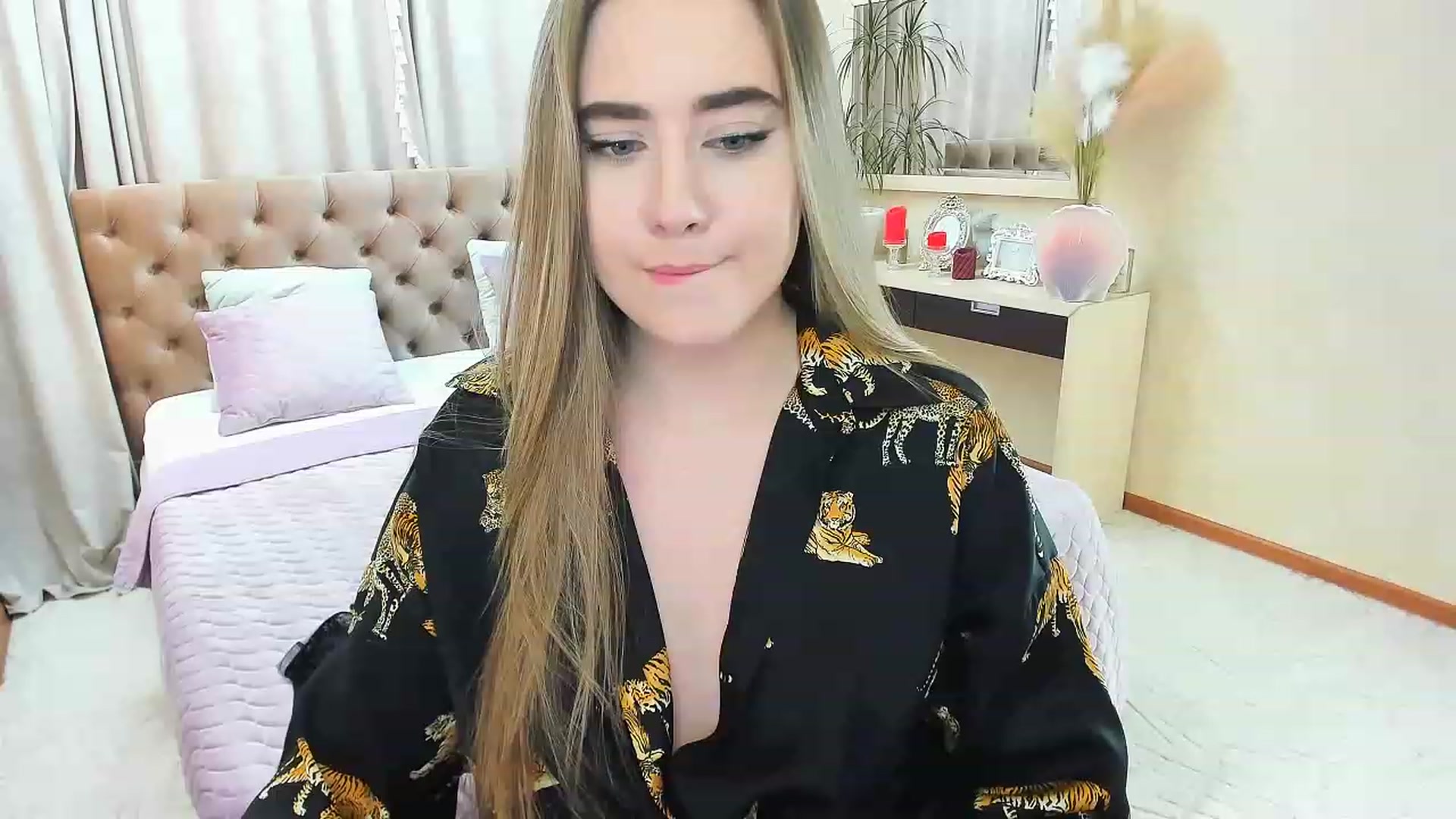Gallery image thumbnail from Auroraa__'s myfreecams stream on, 11/24/2022, 11:05 image 18 of 20
