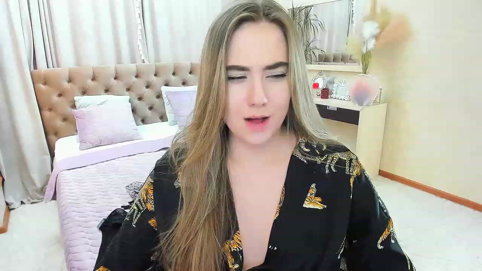Gallery image thumbnail from Auroraa__'s myfreecams stream on, 11/24/2022, 11:05 image 7 of 20