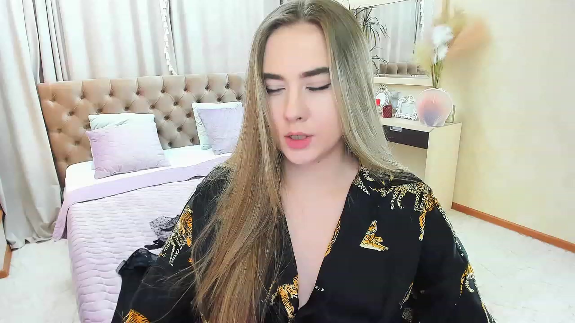 Gallery image thumbnail from Auroraa__'s myfreecams stream on, 11/24/2022, 11:05 image 5 of 20