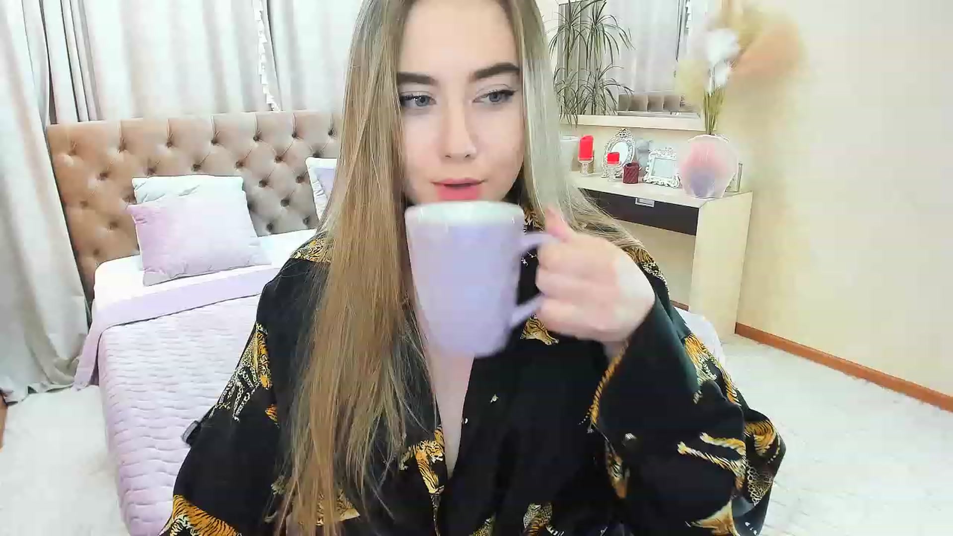 Gallery image thumbnail from Auroraa__'s myfreecams stream on, 11/24/2022, 11:05 image 17 of 20