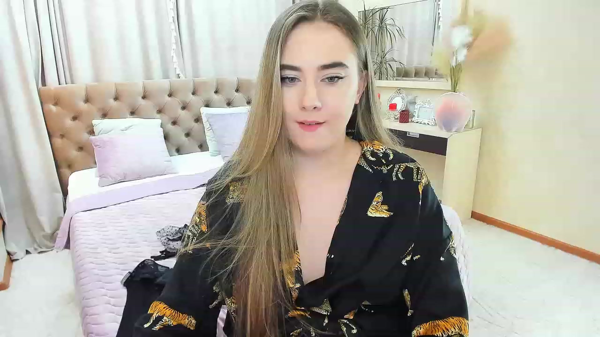 Gallery image thumbnail from Auroraa__'s myfreecams stream on, 11/24/2022, 11:05 image 1 of 20