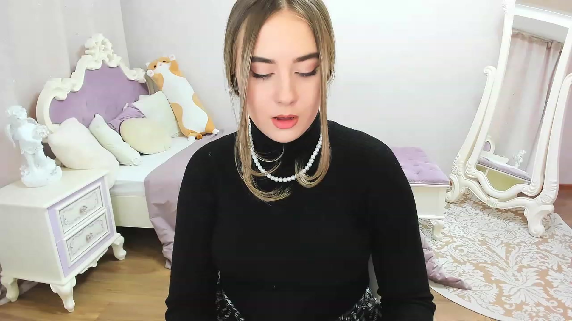 Gallery image thumbnail from Auroraa__'s myfreecams stream on, 11/26/2022, 10:25 image 19 of 20