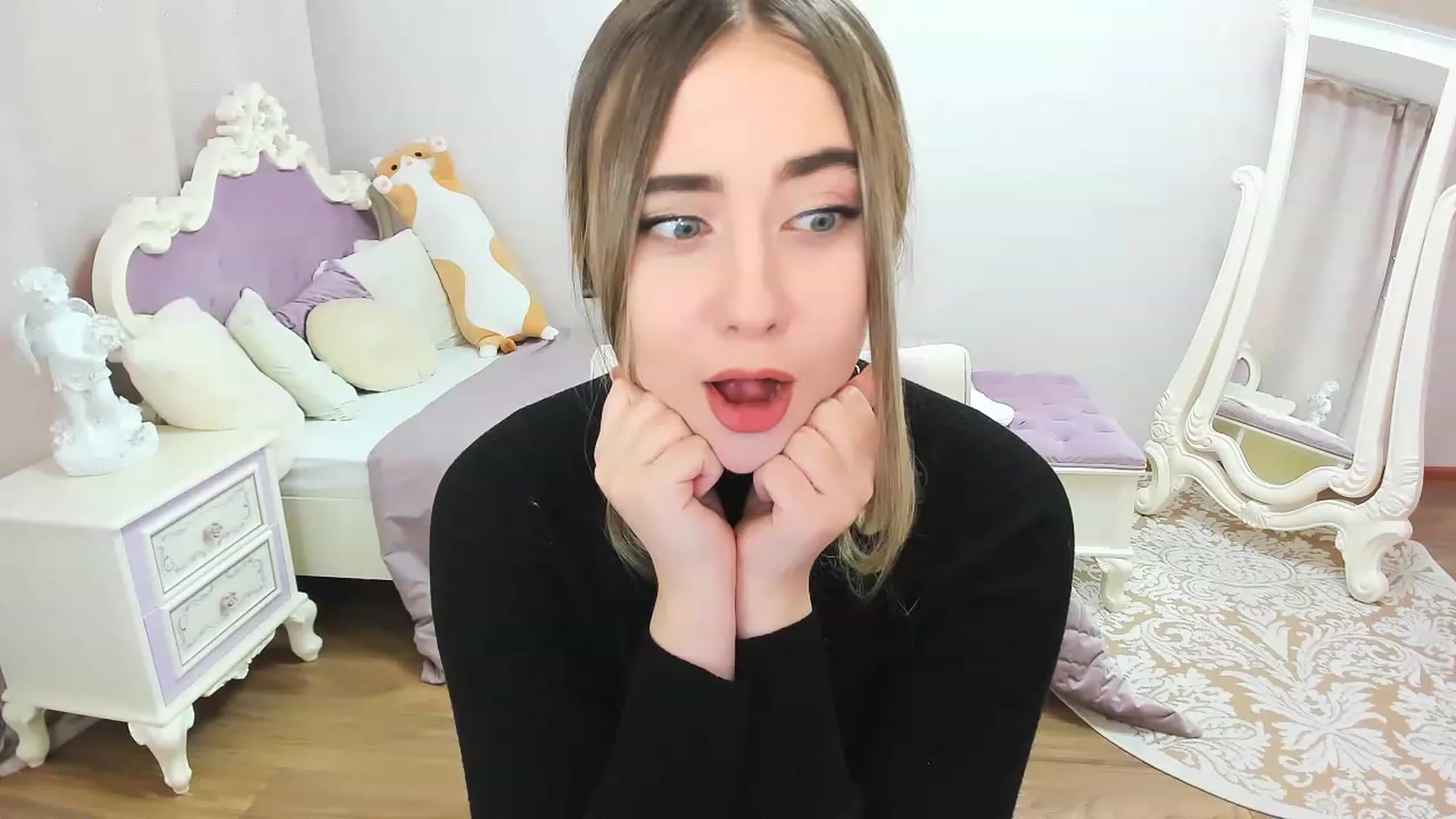Gallery image thumbnail from Auroraa__'s myfreecams stream on, 11/26/2022, 10:25 image 1 of 20
