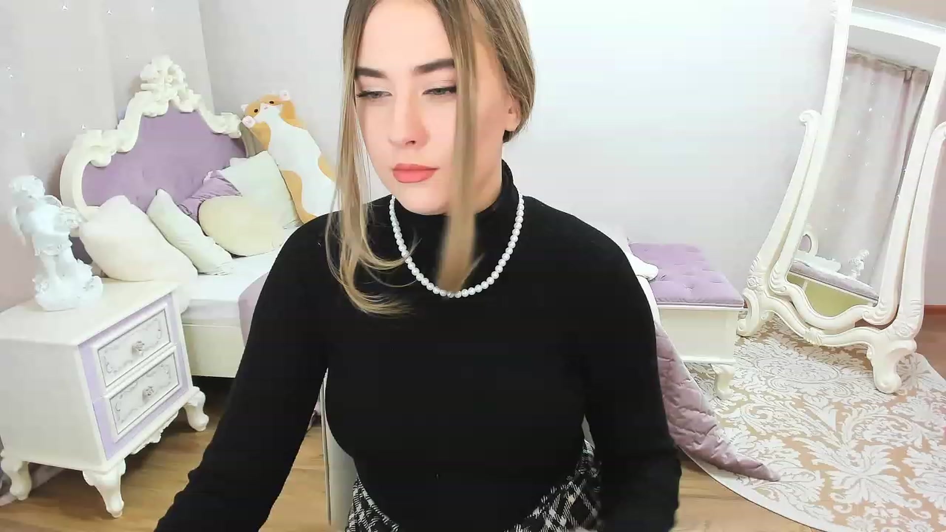 Gallery image thumbnail from Auroraa__'s myfreecams stream on, 11/26/2022, 10:25 image 12 of 20