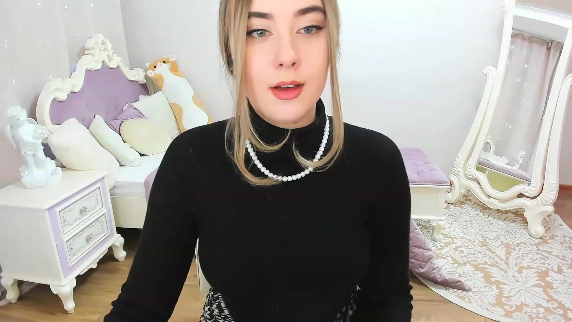 Gallery image thumbnail from Auroraa__'s myfreecams stream on, 11/26/2022, 10:25 image 10 of 20