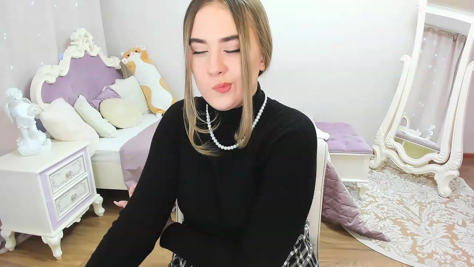 Gallery image thumbnail from Auroraa__'s myfreecams stream on, 11/26/2022, 10:52 image 5 of 20