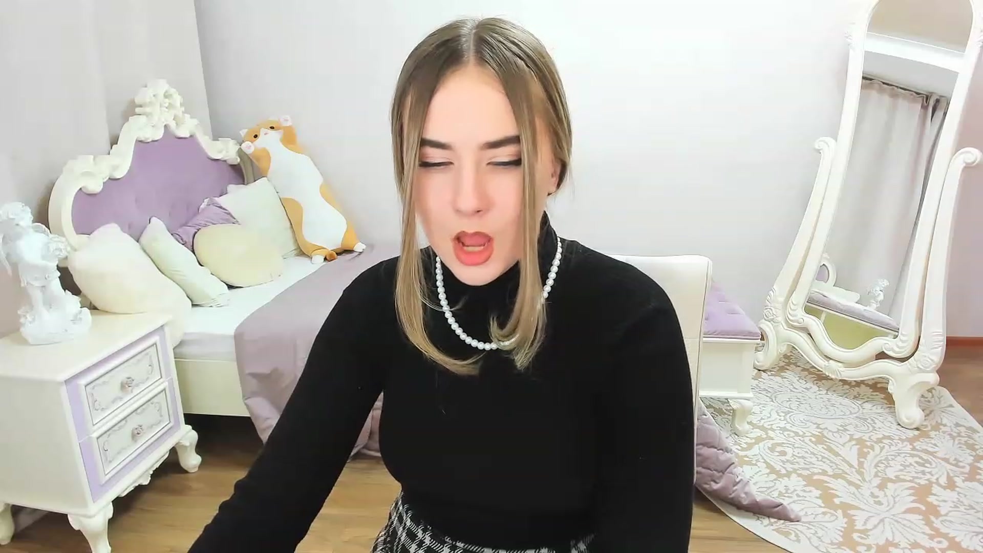 Gallery image thumbnail from Auroraa__'s myfreecams stream on, 11/26/2022, 13:52 image 13 of 20