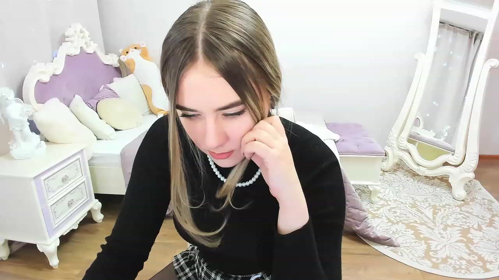 Gallery image thumbnail from Auroraa__'s myfreecams stream on, 11/26/2022, 14:17 image 2 of 20