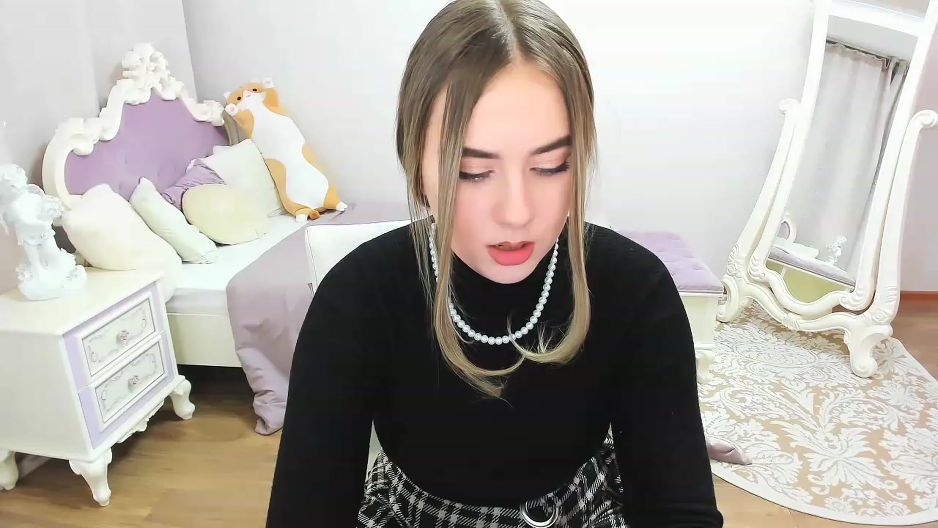 Gallery image thumbnail from Auroraa__'s myfreecams stream on, 11/26/2022, 14:17 image 9 of 20