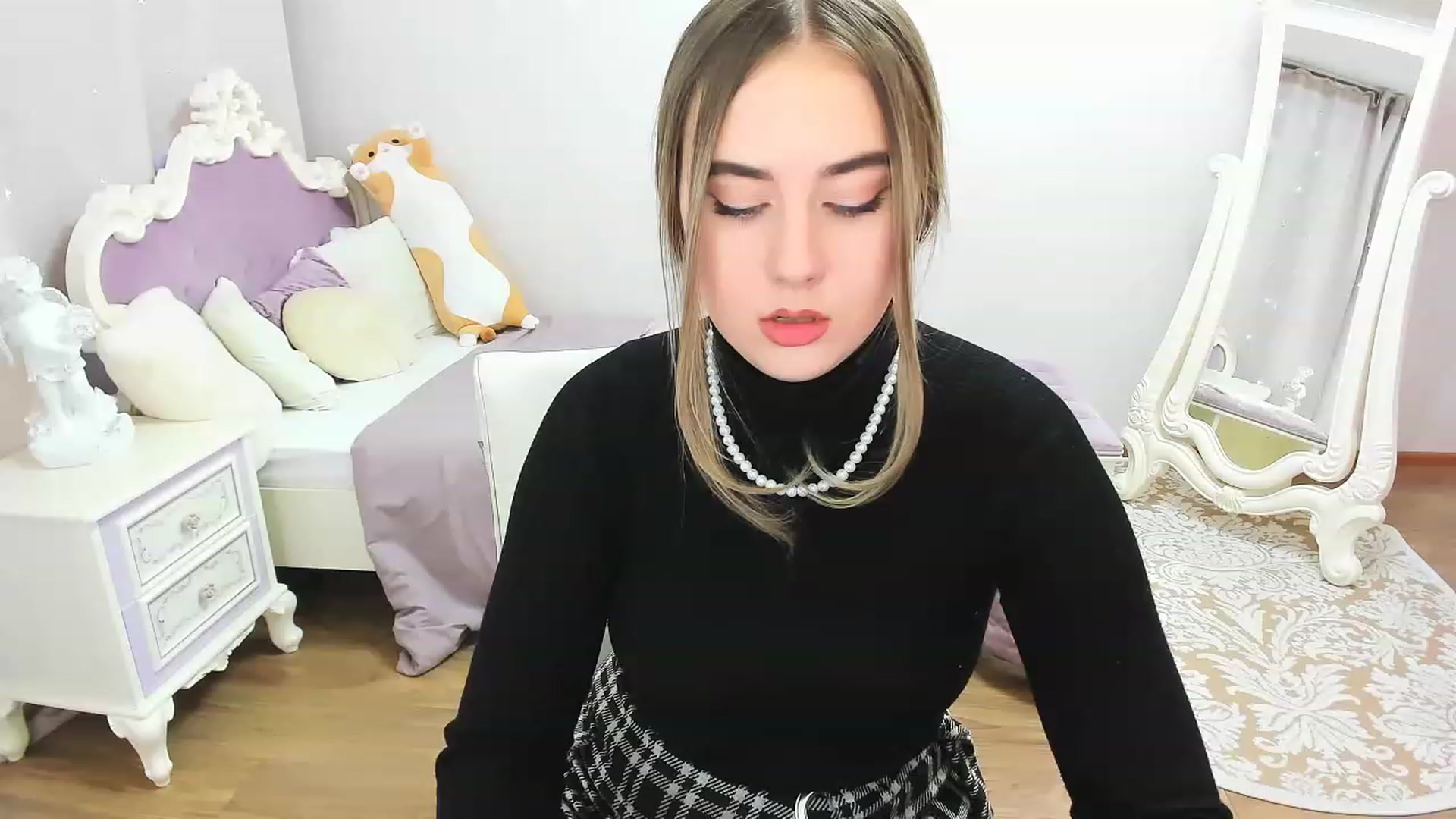 Gallery image thumbnail from Auroraa__'s myfreecams stream on, 11/26/2022, 14:17 image 14 of 20