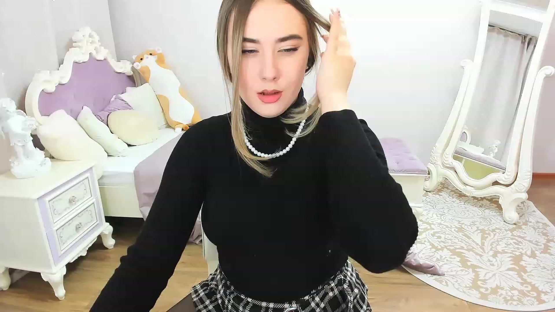 Gallery image thumbnail from Auroraa__'s myfreecams stream on, 11/26/2022, 14:17 image 1 of 20