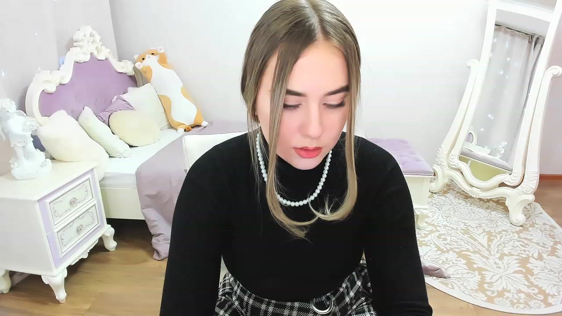 Gallery image thumbnail from Auroraa__'s myfreecams stream on, 11/26/2022, 14:17 image 10 of 20