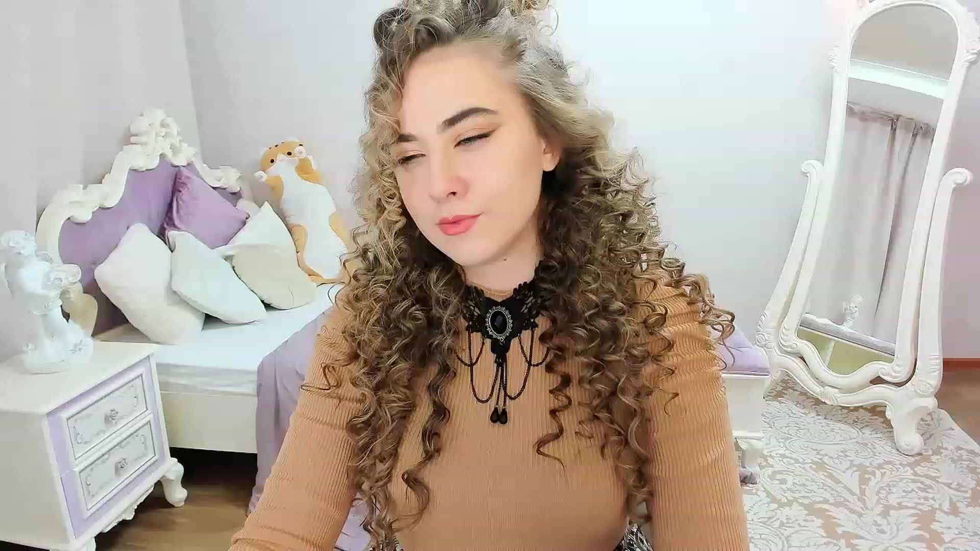 Gallery image thumbnail from Auroraa__'s myfreecams stream on, 12/02/2022, 10:53 image 13 of 20