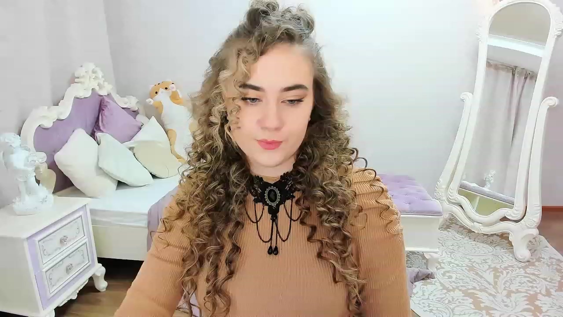 Gallery image thumbnail from Auroraa__'s myfreecams stream on, 12/02/2022, 10:53 image 19 of 20