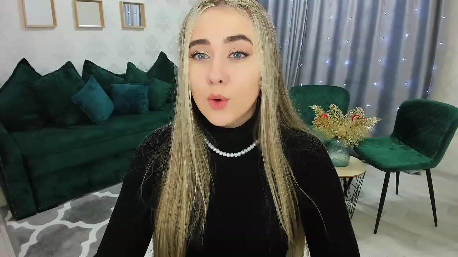 Gallery image thumbnail from Auroraa__'s myfreecams stream on, 12/06/2022, 09:15 image 12 of 20