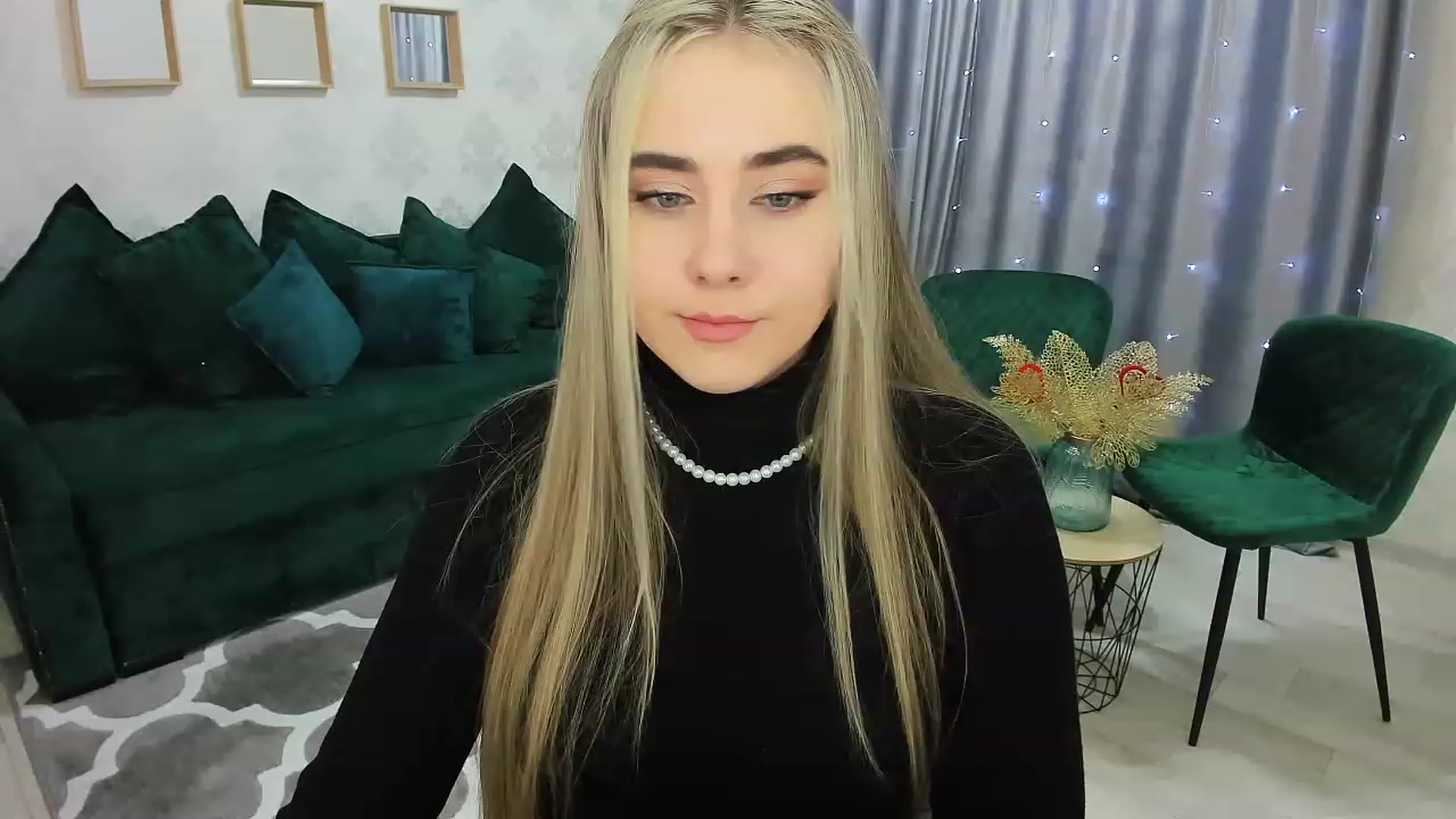 Gallery image thumbnail from Auroraa__'s myfreecams stream on, 12/06/2022, 09:15 image 18 of 20