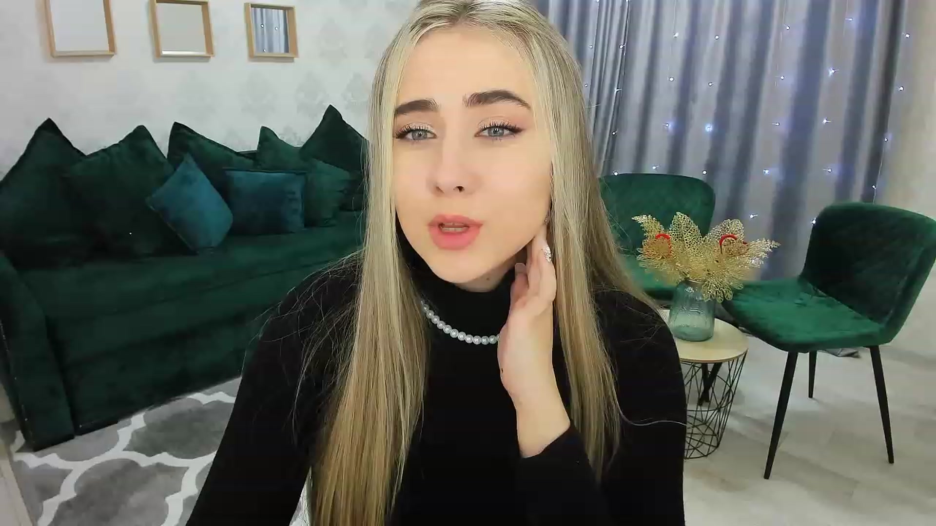 Gallery image thumbnail from Auroraa__'s myfreecams stream on, 12/06/2022, 09:15 image 9 of 20