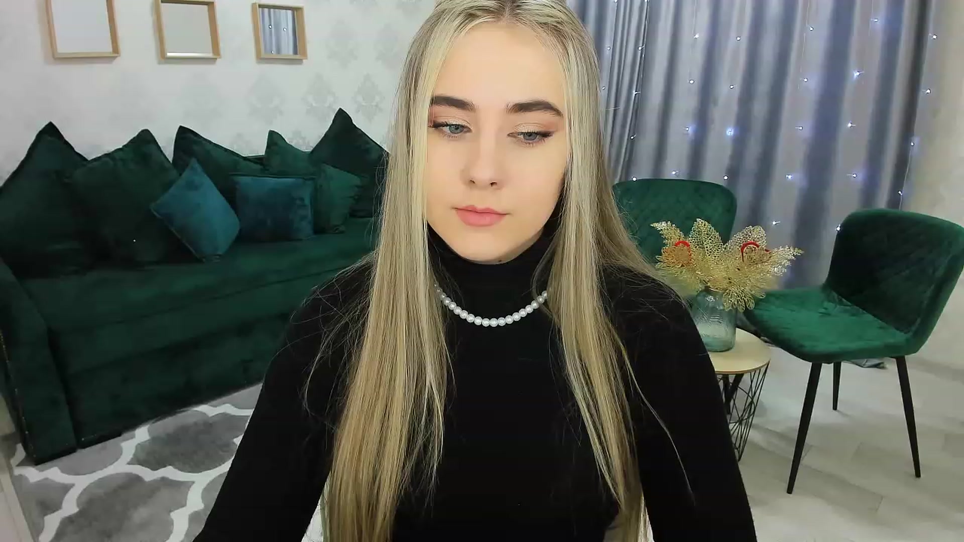 Gallery image thumbnail from Auroraa__'s myfreecams stream on, 12/06/2022, 09:15 image 13 of 20