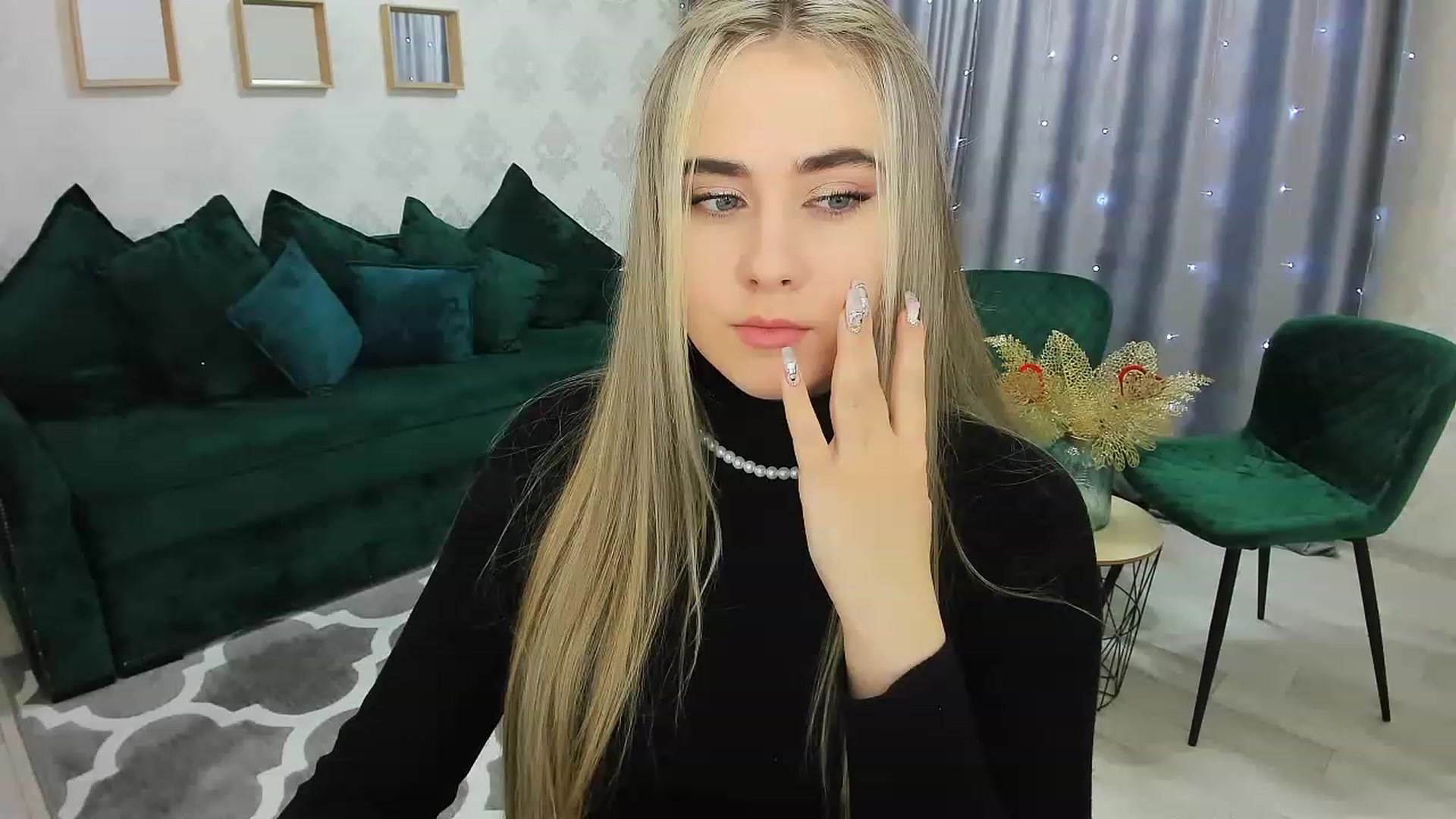 Gallery image thumbnail from Auroraa__'s myfreecams stream on, 12/06/2022, 09:15 image 3 of 20