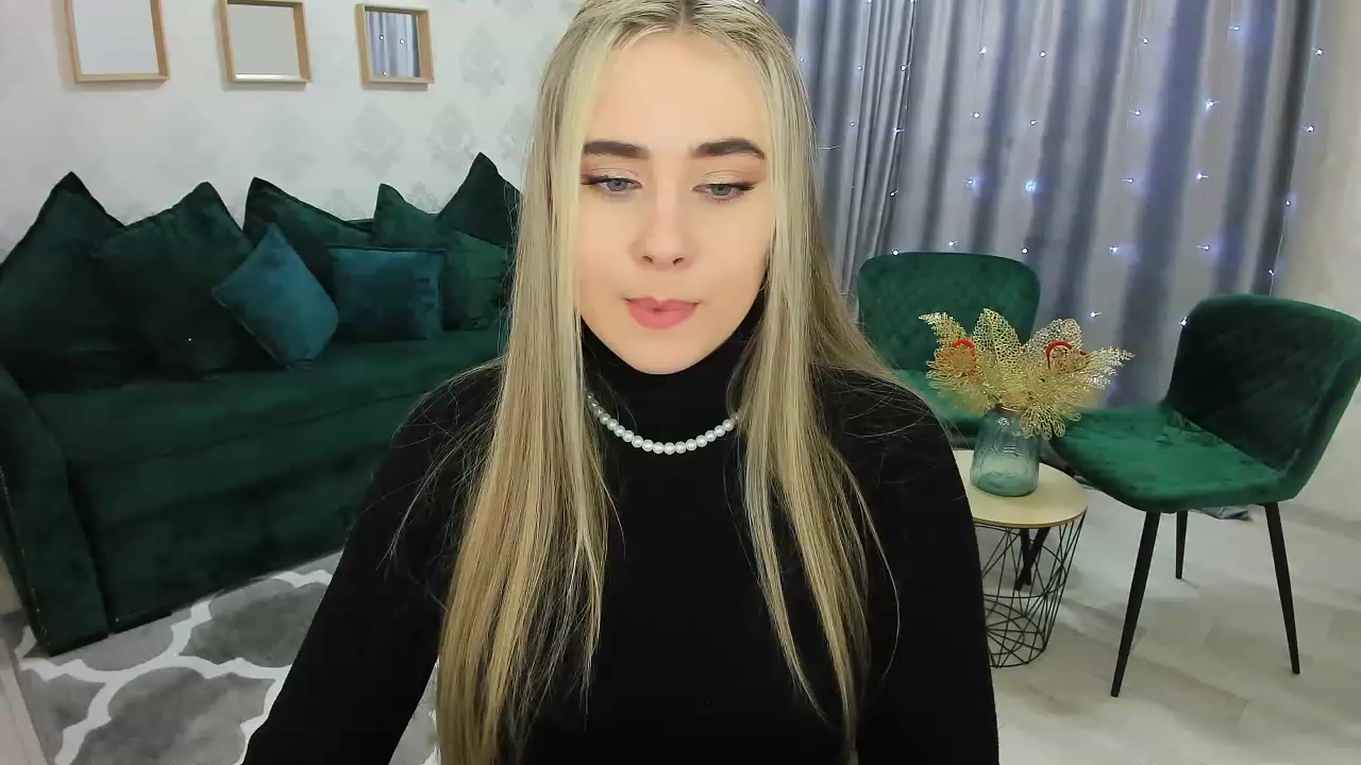 Gallery image thumbnail from Auroraa__'s myfreecams stream on, 12/06/2022, 09:15 image 16 of 20