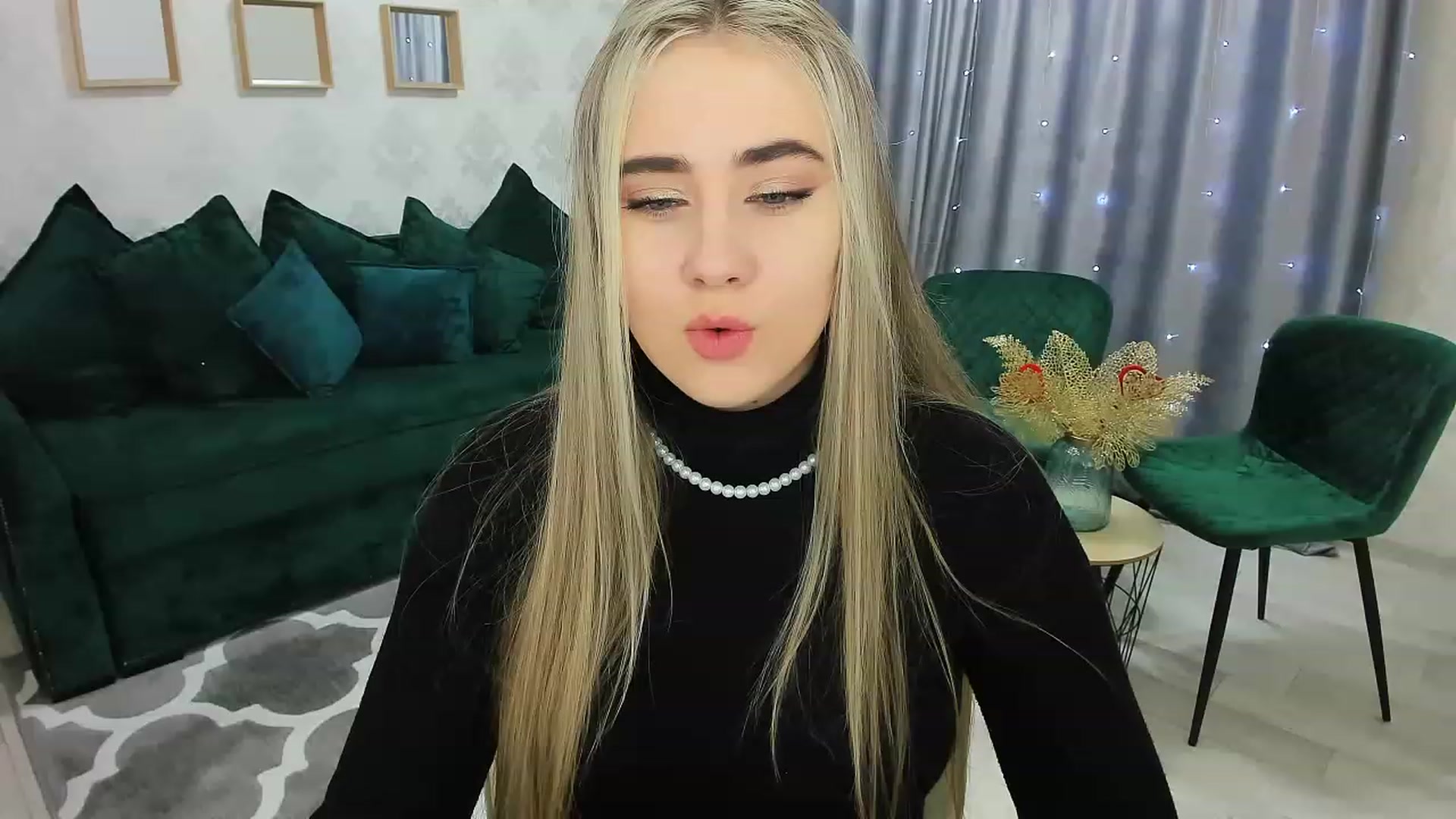 Gallery image thumbnail from Auroraa__'s myfreecams stream on, 12/06/2022, 09:15 image 8 of 20