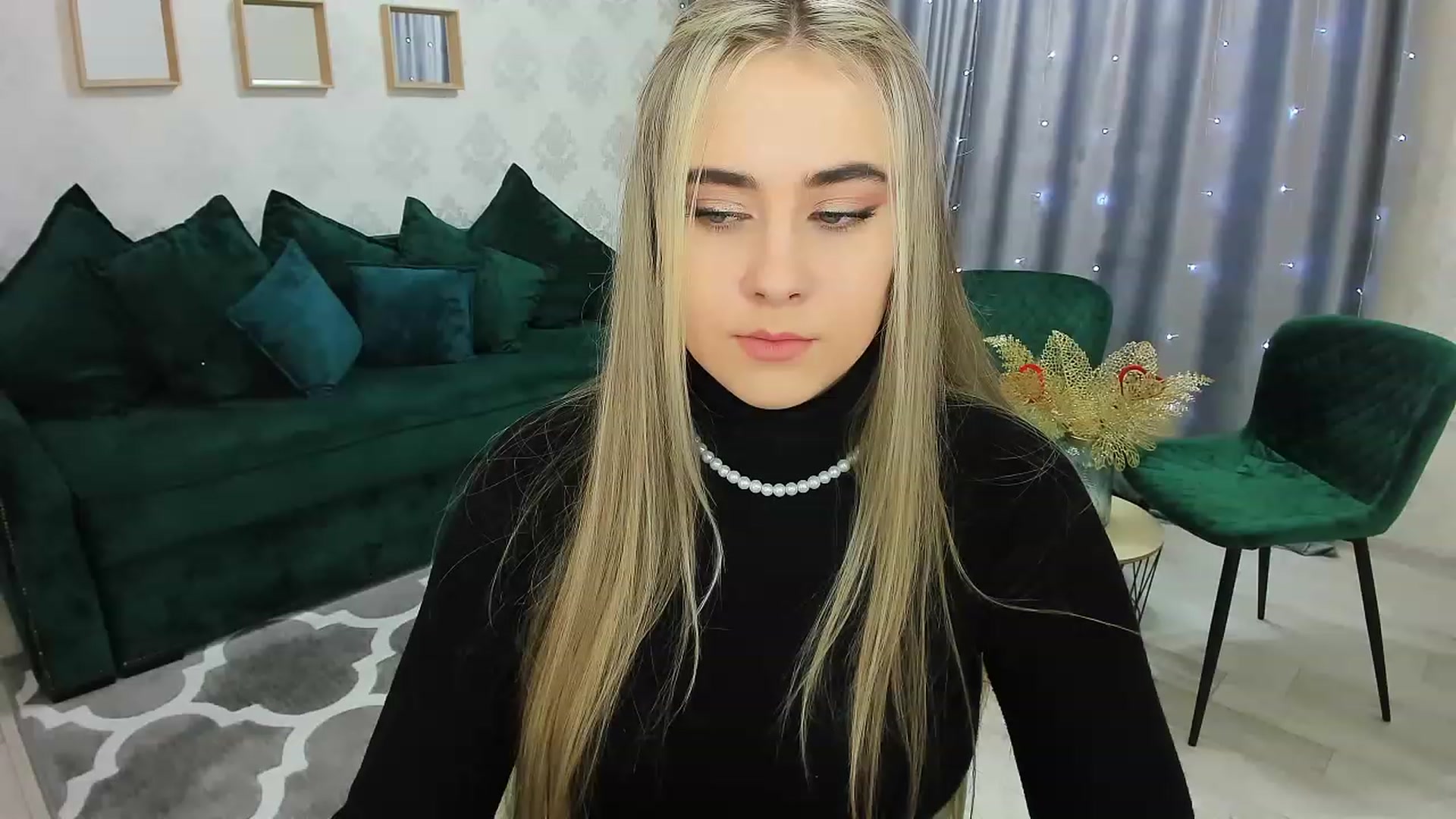 Gallery image thumbnail from Auroraa__'s myfreecams stream on, 12/06/2022, 09:15 image 6 of 20