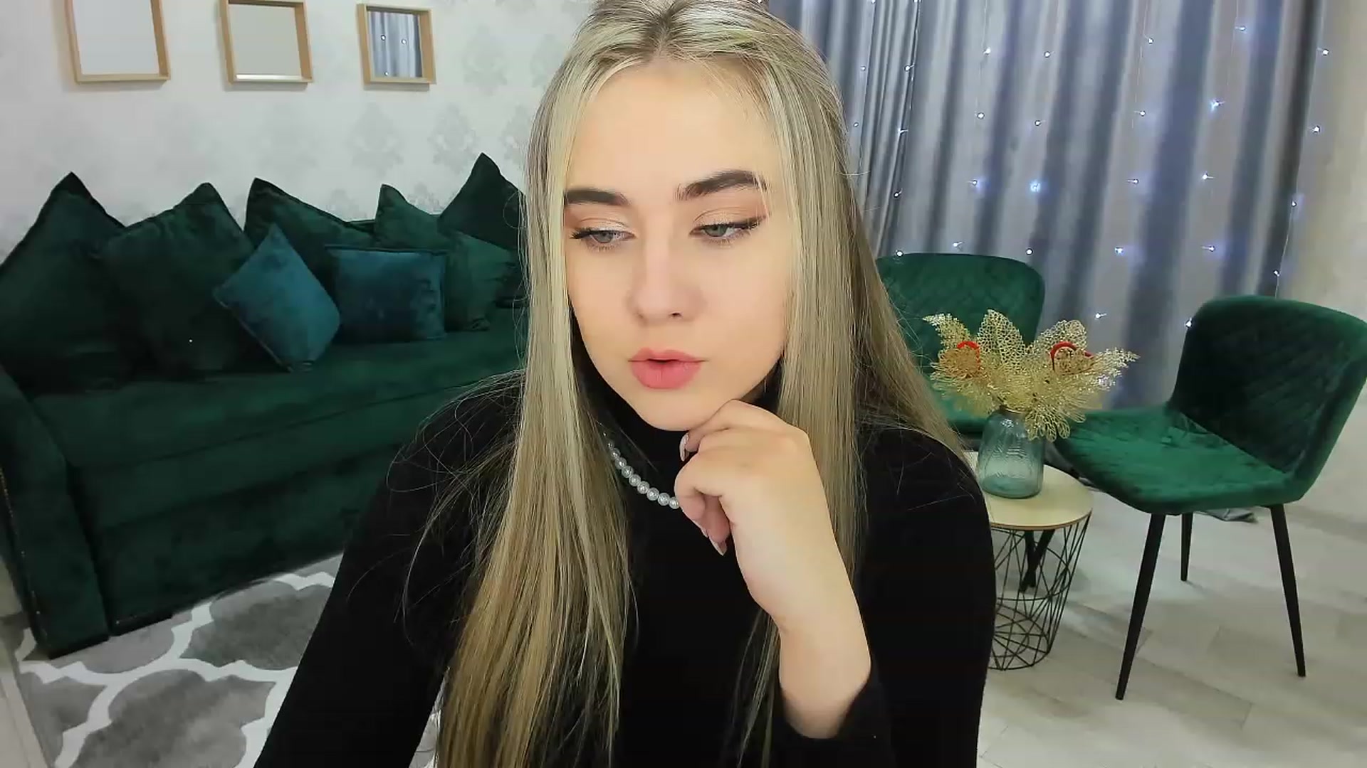 Gallery image thumbnail from Auroraa__'s myfreecams stream on, 12/06/2022, 09:15 image 19 of 20