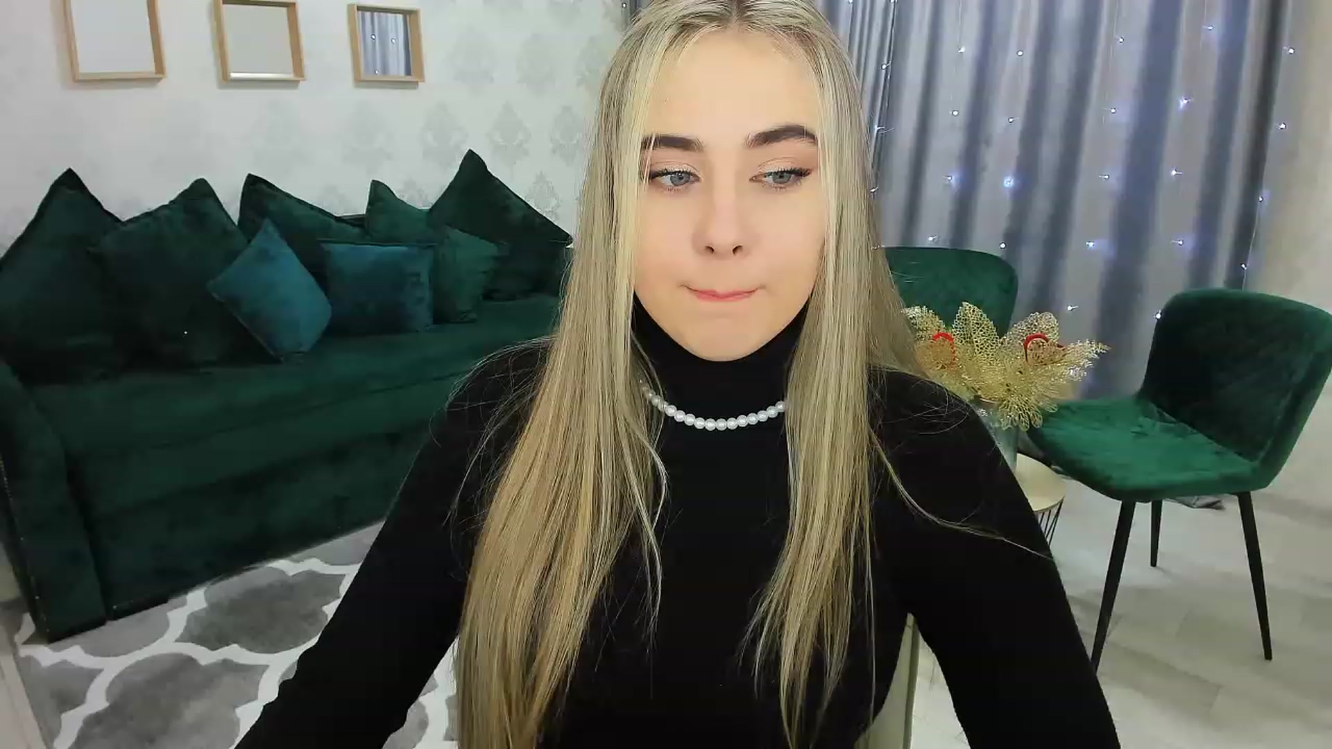 Gallery image thumbnail from Auroraa__'s myfreecams stream on, 12/06/2022, 09:15 image 4 of 20
