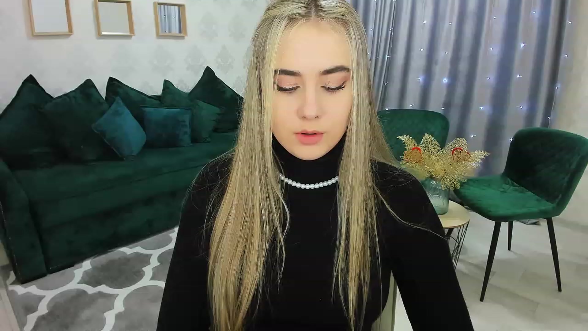 Gallery image thumbnail from Auroraa__'s myfreecams stream on, 12/06/2022, 09:15 image 1 of 20