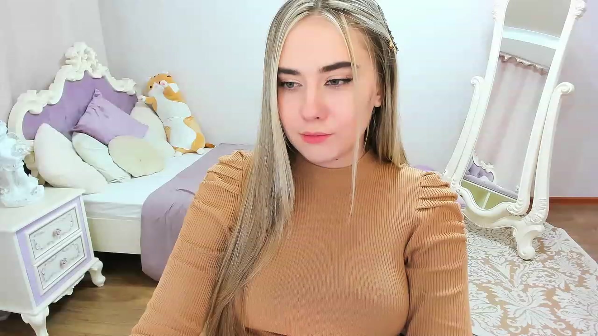 Gallery image thumbnail from Auroraa__'s myfreecams stream on, 12/07/2022, 10:30 image 12 of 20