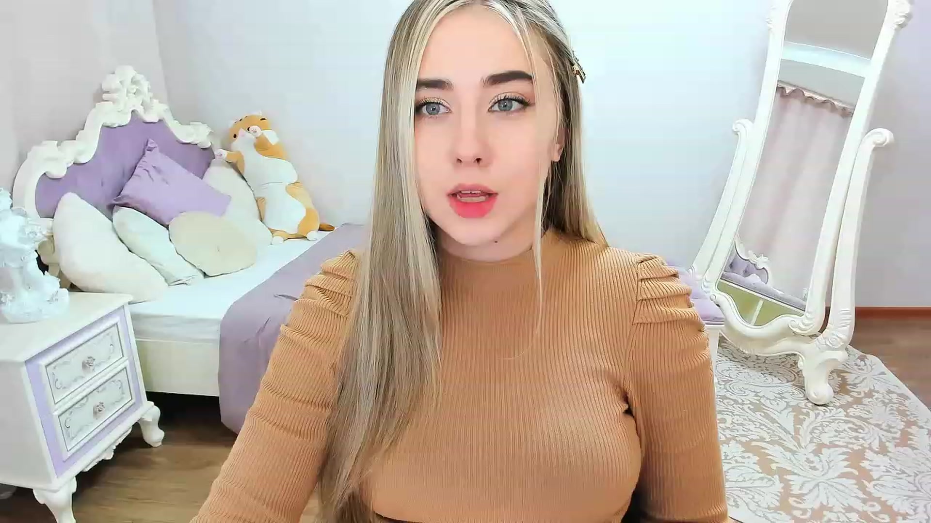 Gallery image thumbnail from Auroraa__'s myfreecams stream on, 12/07/2022, 10:30 image 5 of 20