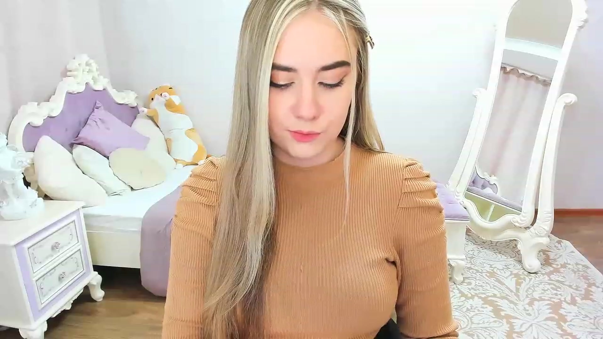 Gallery image thumbnail from Auroraa__'s myfreecams stream on, 12/07/2022, 10:30 image 18 of 20