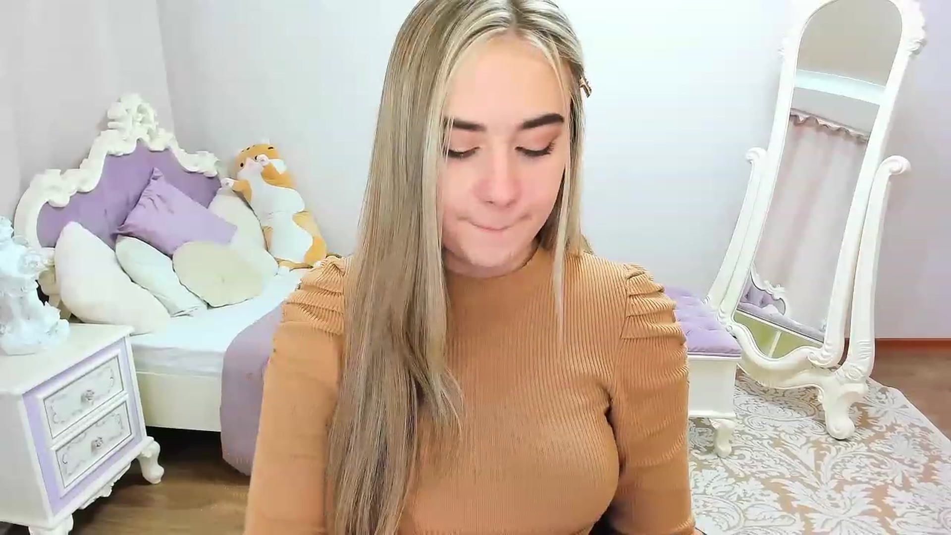 Gallery image thumbnail from Auroraa__'s myfreecams stream on, 12/07/2022, 10:30 image 15 of 20