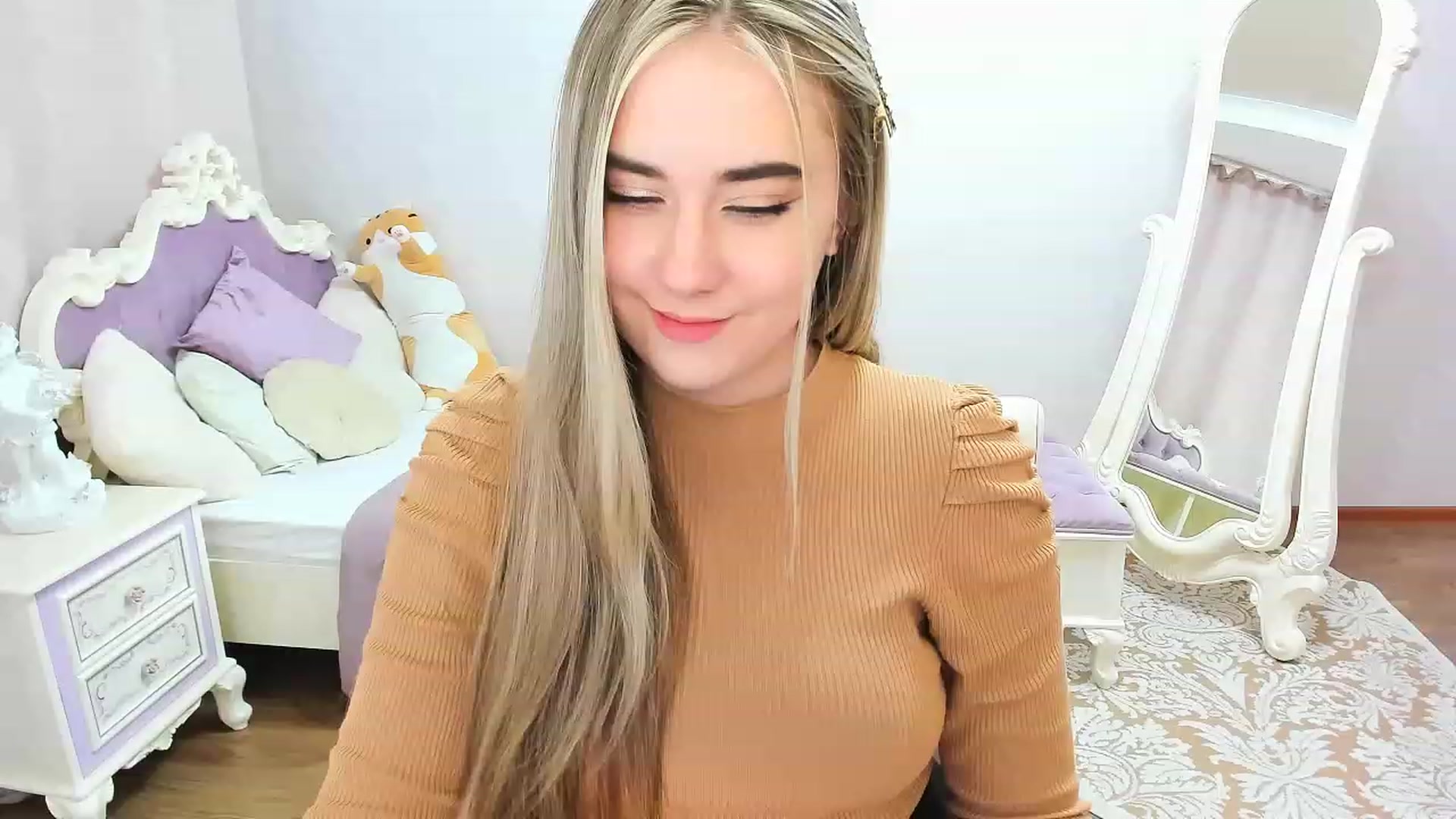 Gallery image thumbnail from Auroraa__'s myfreecams stream on, 12/07/2022, 10:48 image 8 of 20