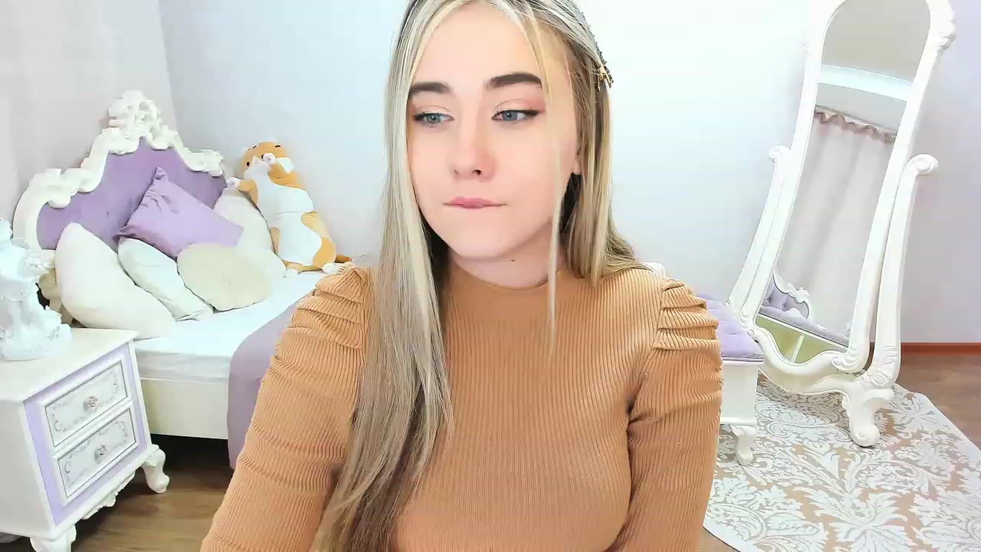 Gallery image thumbnail from Auroraa__'s myfreecams stream on, 12/07/2022, 10:48 image 16 of 20