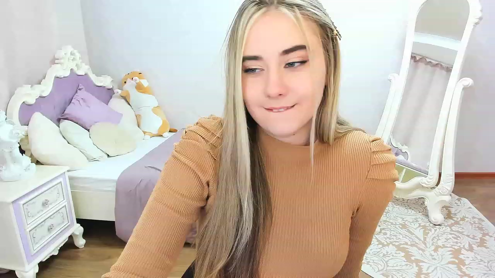 Gallery image thumbnail from Auroraa__'s myfreecams stream on, 12/07/2022, 10:48 image 19 of 20