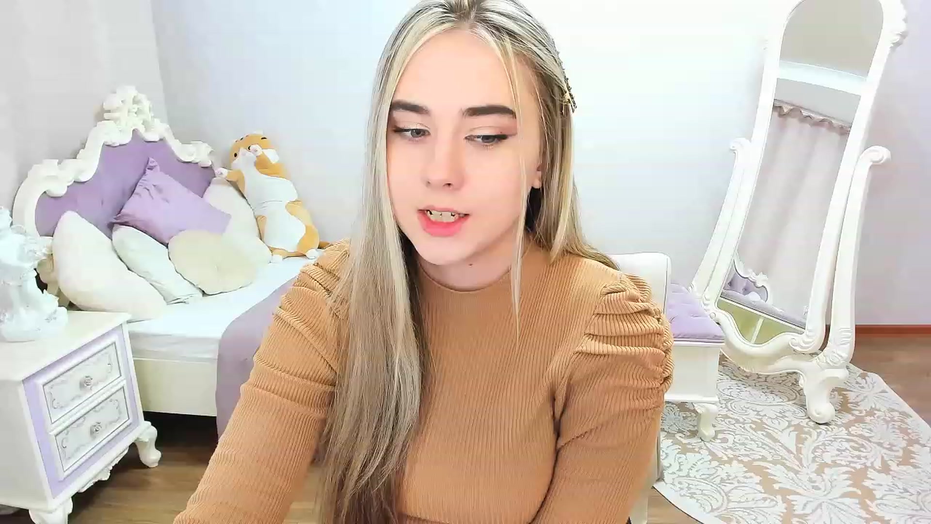 Gallery image thumbnail from Auroraa__'s myfreecams stream on, 12/07/2022, 10:48 image 12 of 20
