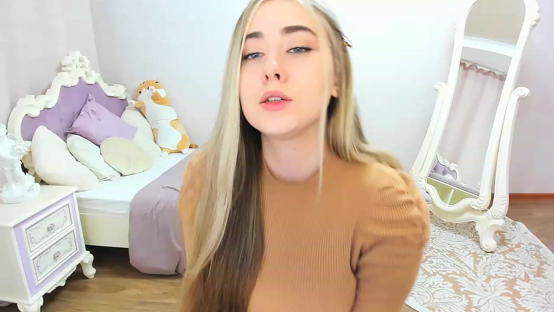 Gallery image thumbnail from Auroraa__'s myfreecams stream on, 12/07/2022, 10:48 image 6 of 20