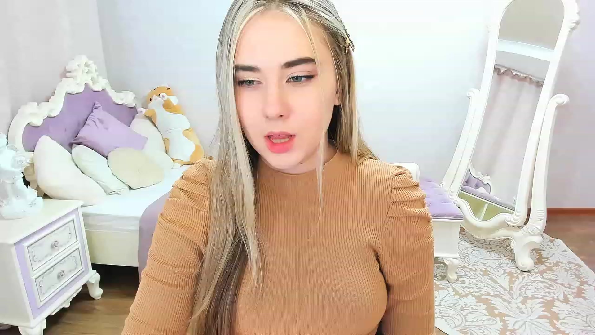 Gallery image thumbnail from Auroraa__'s myfreecams stream on, 12/07/2022, 10:48 image 14 of 20