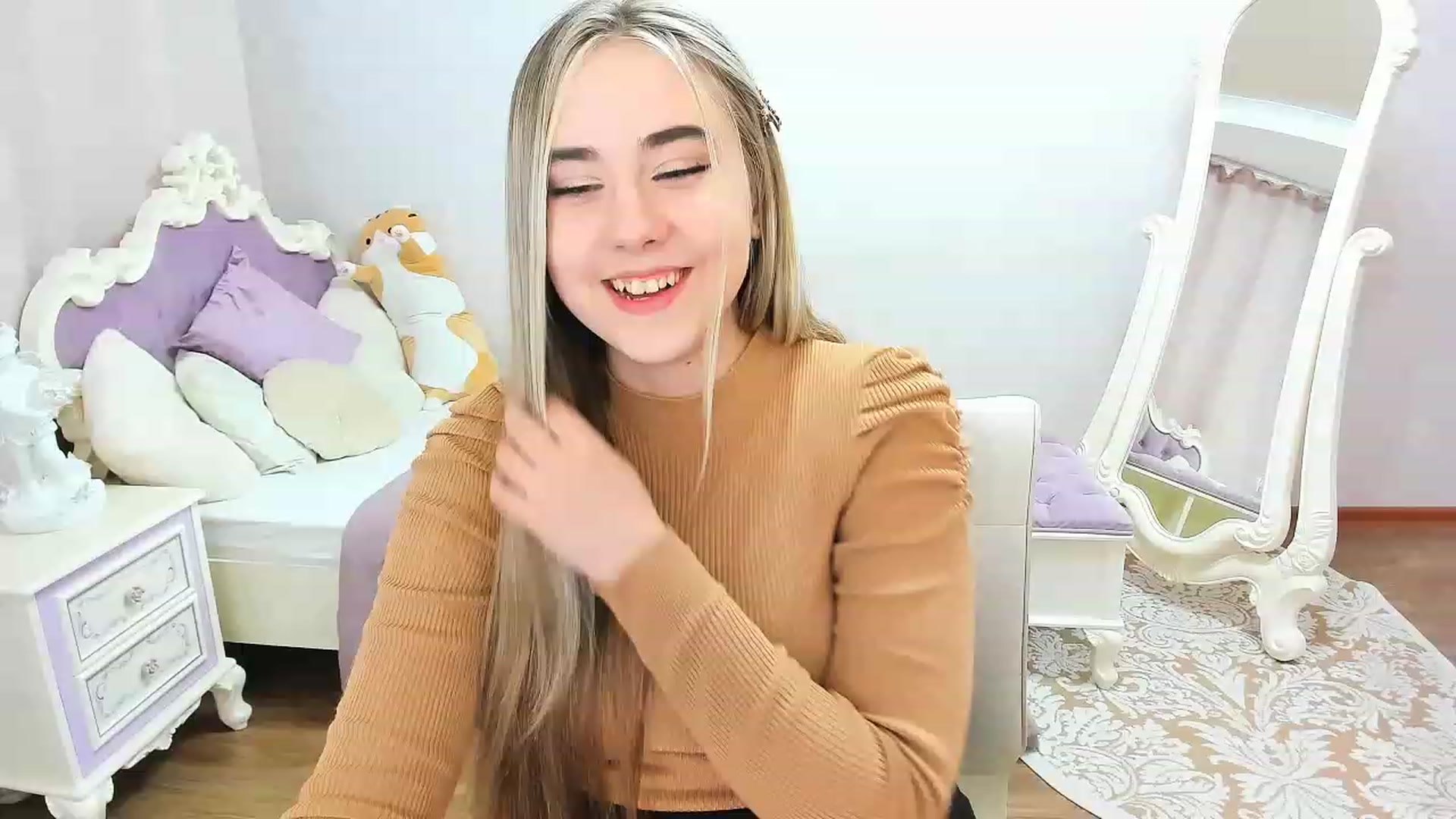 Gallery image thumbnail from Auroraa__'s myfreecams stream on, 12/07/2022, 10:48 image 9 of 20