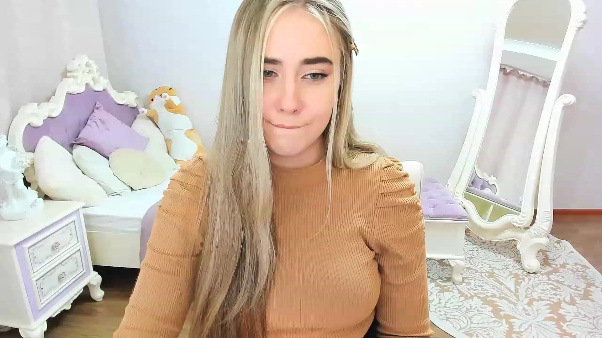 Gallery image thumbnail from Auroraa__'s myfreecams stream on, 12/07/2022, 10:48 image 7 of 20