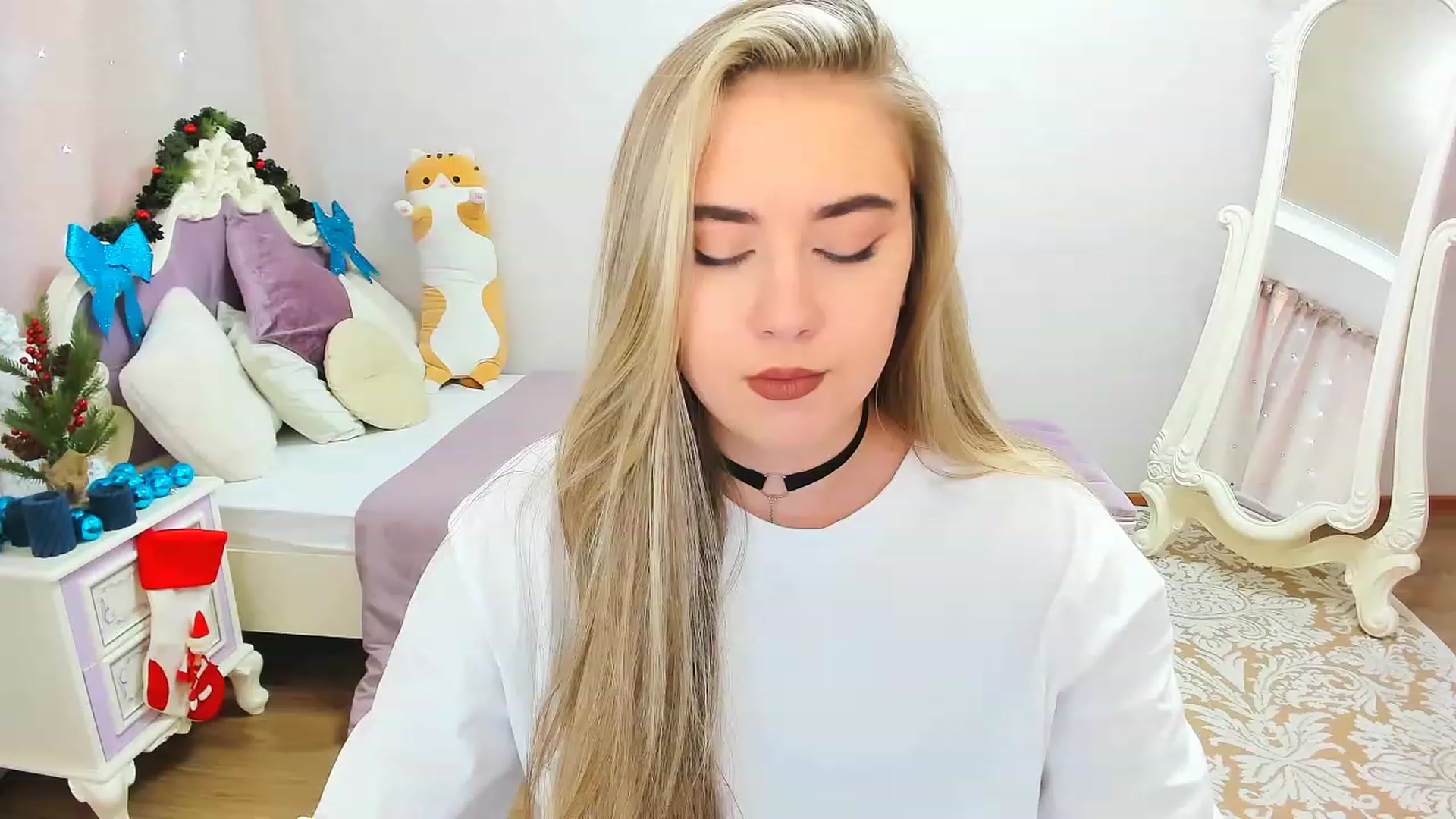 Gallery image thumbnail from Auroraa__'s myfreecams stream on, 12/11/2022, 09:35 image 5 of 20