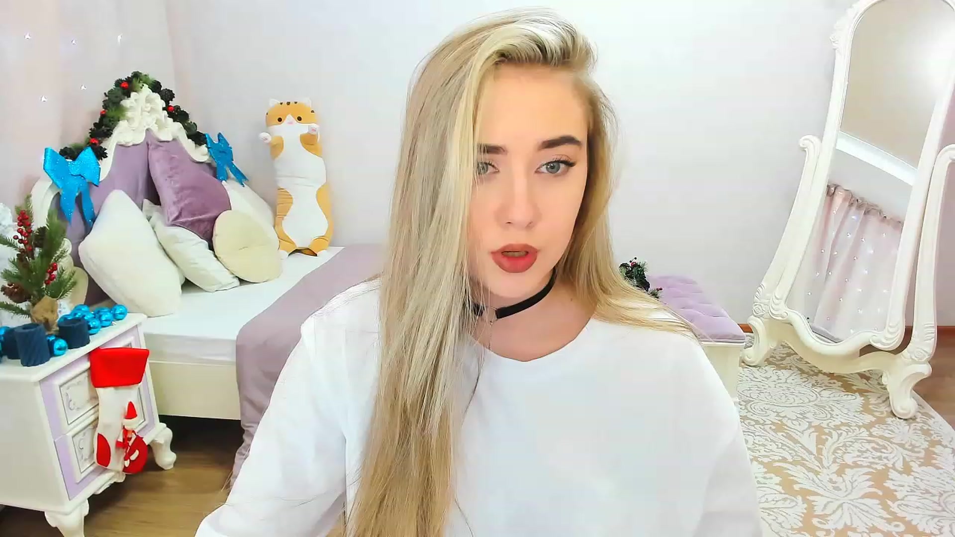 Gallery image thumbnail from Auroraa__'s myfreecams stream on, 12/11/2022, 09:35 image 13 of 20