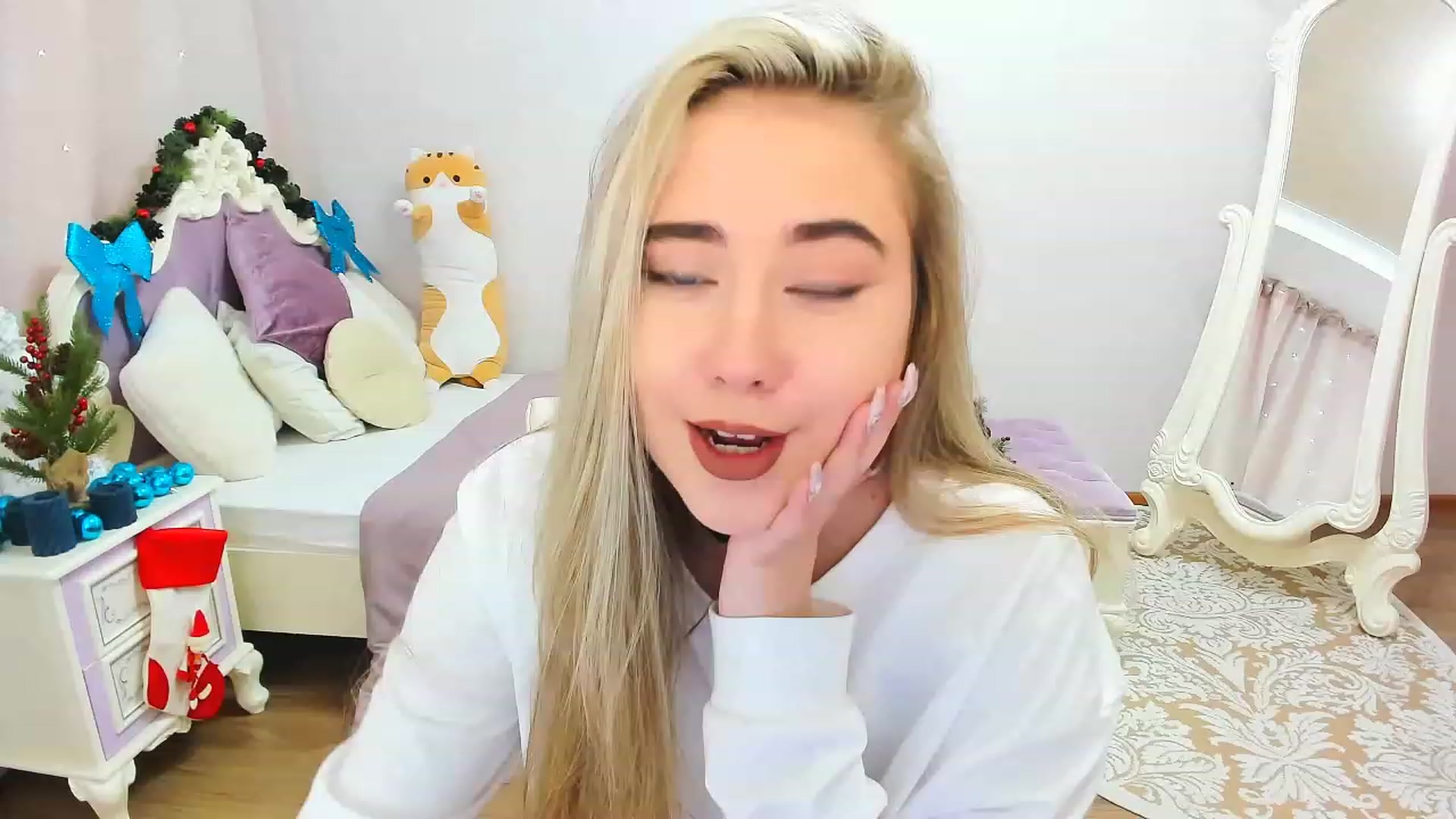 Gallery image thumbnail from Auroraa__'s myfreecams stream on, 12/11/2022, 09:35 image 11 of 20