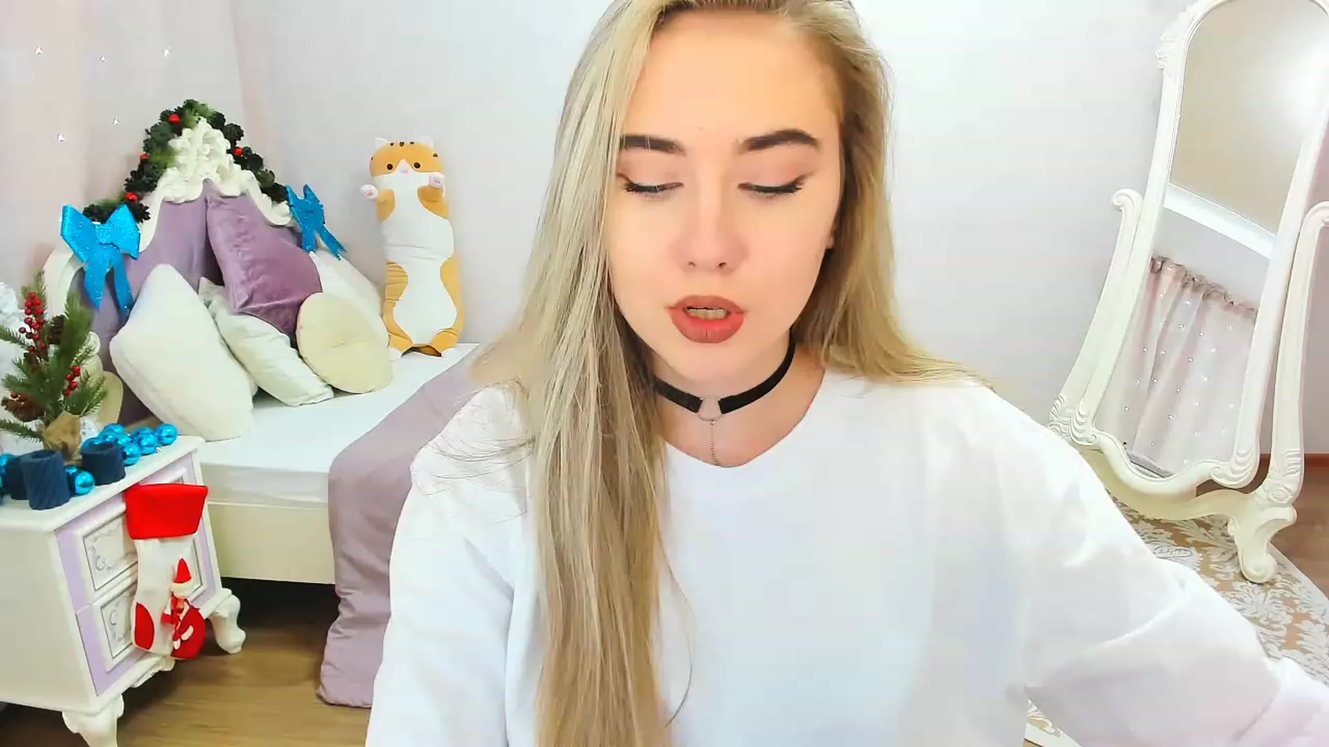 Gallery image thumbnail from Auroraa__'s myfreecams stream on, 12/11/2022, 09:35 image 15 of 20
