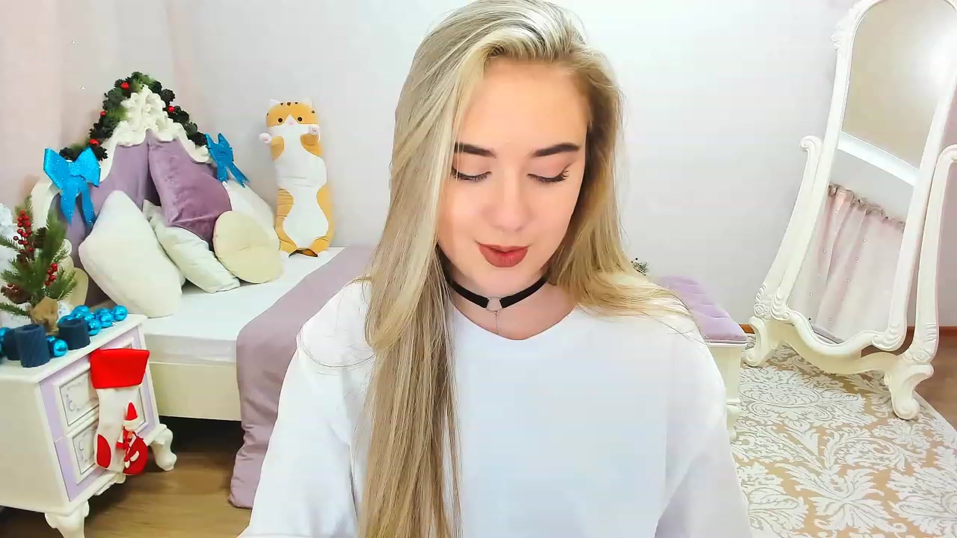 Gallery image thumbnail from Auroraa__'s myfreecams stream on, 12/11/2022, 09:35 image 18 of 20